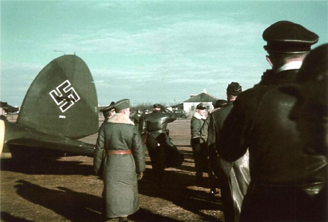 Немцы на Мариупольском аэродроме. Февраль 1943 г. 