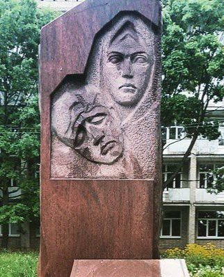 г. Смоленск. Памятник «Жертвам фашизма», установленный на территории областной больницы на проспекте Гагарина. 
