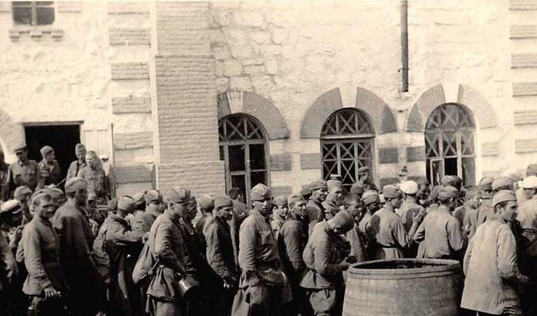 Лагерь военнопленных в Кременчуге. Сентябрь 1941 г. 