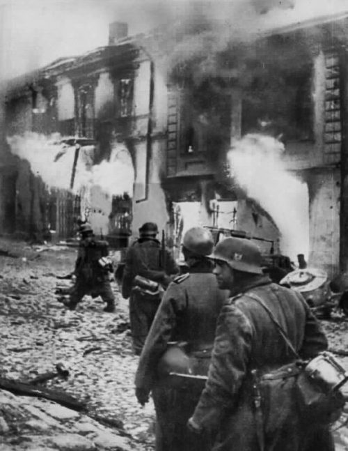 Оккупанты уходят из города. 9 сентября 1943 г.
