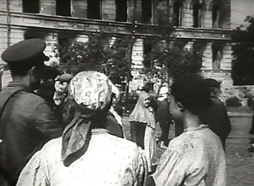 Мариупольцы встречают освободителей. 10 сентября 1943 г. 