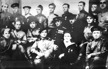 Группа моряков-десантников Азовской военной флотилии, участвовавших в освобождении Мариуполя. 1943 г.