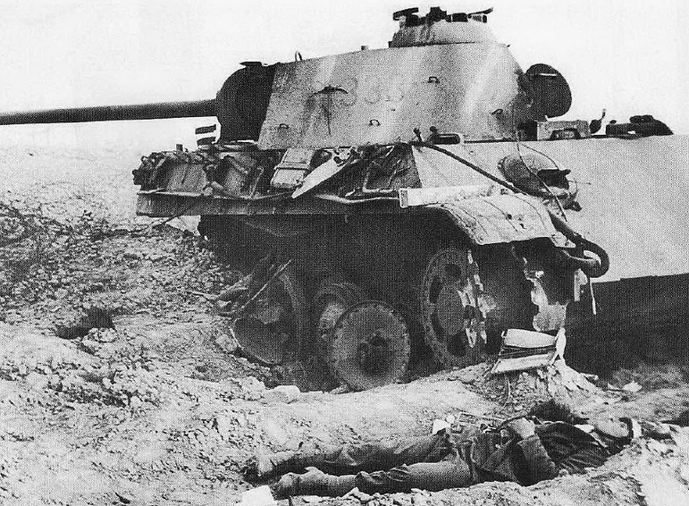 Подбитый немецкий танк Panther Ausf.G. Апрель 1945 г.