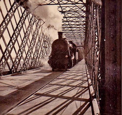 Восстановленный железнодорожный мост. Декабрь 1941 г.