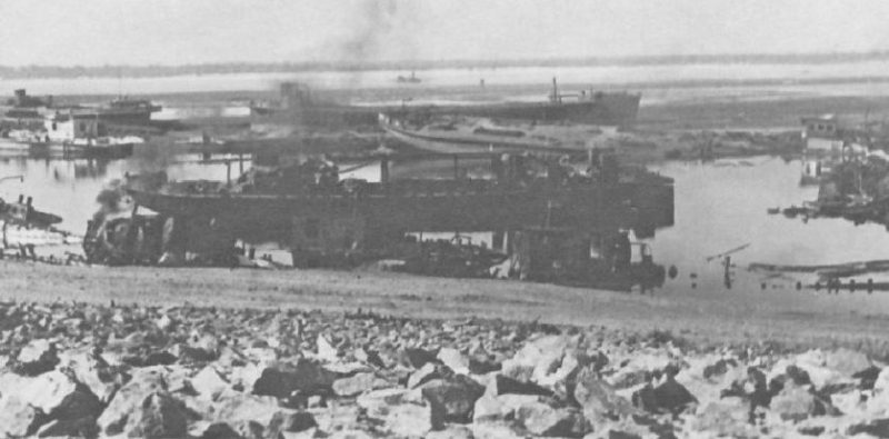Замерший порт. 1941 г.