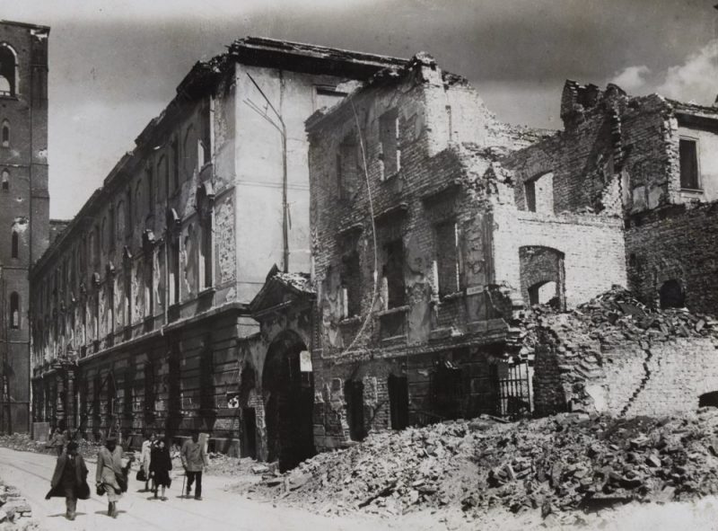 Улицы города после капитуляции гарнизона. Май 1945 г.