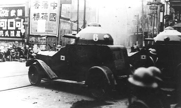 Японские бронеавтомобили на улице Шанхая. Январь 1931 г. 