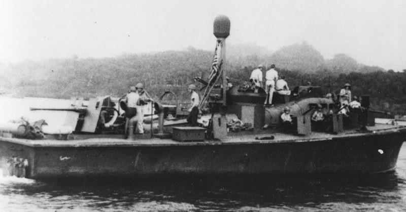 Торпедный катер, использовавшийся для снятия десанта.