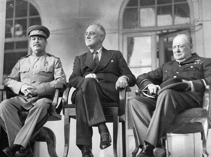 И. В. Сталин, Ф. Д. Рузвельт У. Черчилль в Тегеране.