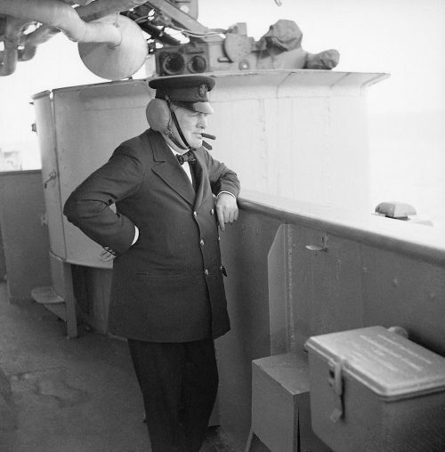 Черчилль на борту линкора «Renown».