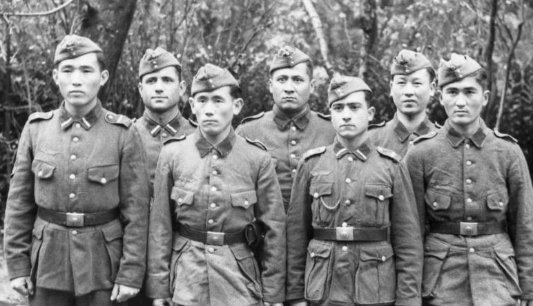 Солдаты немецкого калмыкского кавалерийского корпуса.