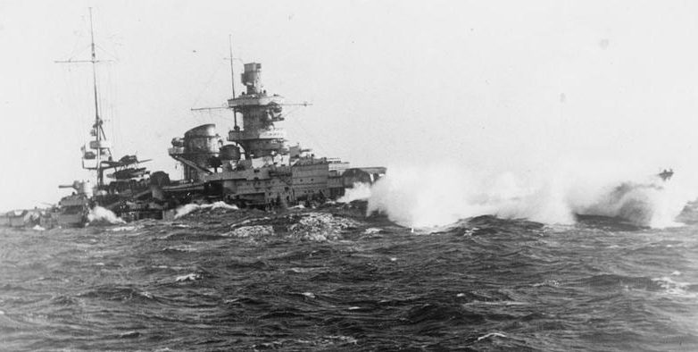 «Шарнхорст» во время шторма в Атлантике. 1940 г. 