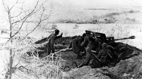 Советские войска в обороне.