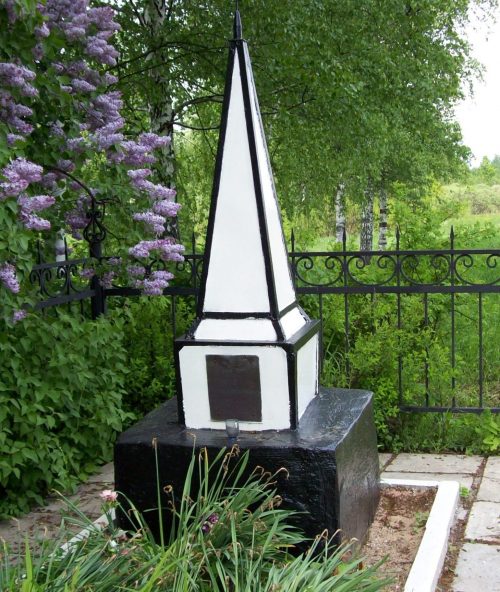ст. Присельская Кардымовского р-на. Братская могила 7 партизан, погибших в годы войны.