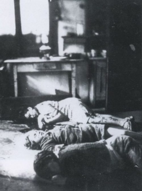 Польская семья Шайер, мать и двое детей, вырезана у себя в доме во Владинополе в 1943 г.