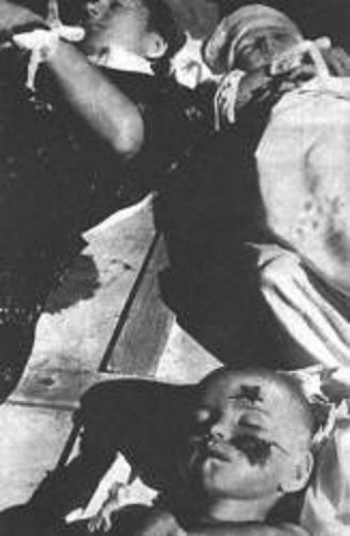 Женщина с двумя детьми, убитая в селе Буще вояками УПА. 22 января 1944 г. 