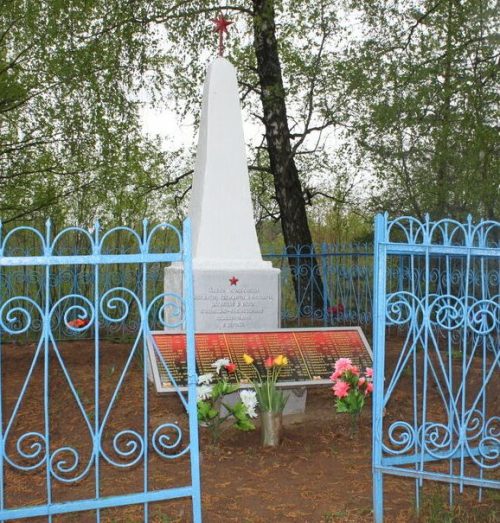 д. Ехны Велижского р-на. Братская могила 53 воинов советской армии, погибших в годы войны.