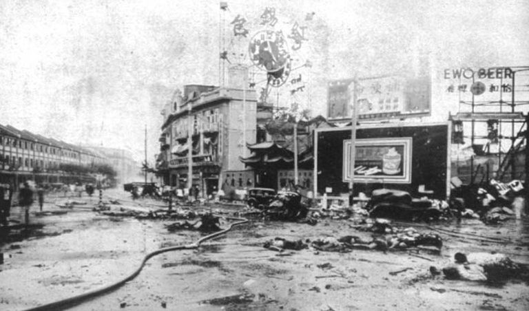 Последствие японской бомбардировки. 14 августа 1937 г.