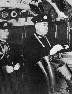 Адмиралы Исороку Ямамото и Матоме Угаки во время битвы за Мидуэй. Июнь 1942 г.