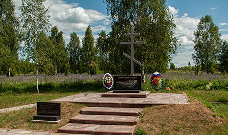 Крест над могилой Неизвестного солдата.