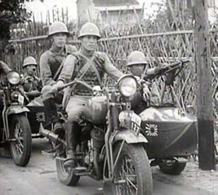 Японские войска на улицах Шанхая. Август 1937 г.