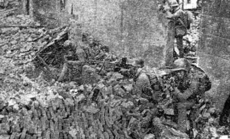 Позиция китайских солдат в разрушенном здании. Октябрь 1937 г.