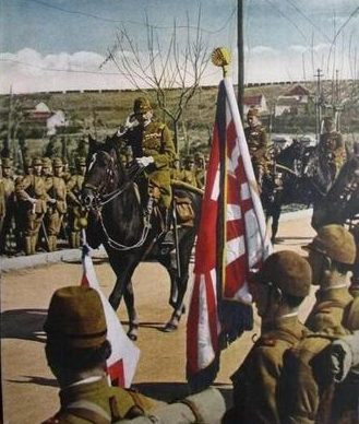 Генерал Мацуи Иване, приветствует полк 6-й пехотной дивизии японской. Нанкин, 1937 г. 