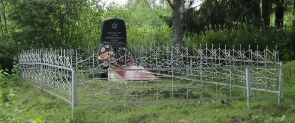  д. Поречье Демидовского р-на. Братская могила 5 советских воинов, погибших в годы войны.