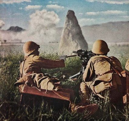 Расчет тяжелого пулемета в битве при Сюйчжоу. Май 1938 г.