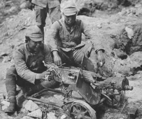 Японские солдаты у трофейного советского пулемета. Хасан, Июль 1938 г.