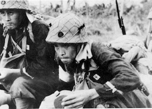 Солдаты-добровольцы в Императорской армии Японии, завербованные из племен Тайваня. Июнь 1944 г.