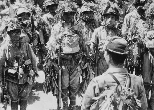 Солдаты 8-й пехотной дивизии на Лусоне. Июль 1944 г.