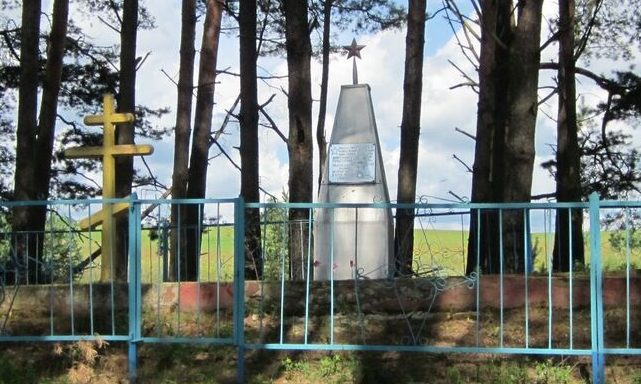 д. Щукино Демидовского р-на. Братская могила 258 советских воинов, погибших в годы войны.