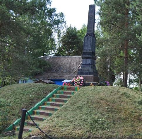 д. Лонница Краснинского р-на. Обелиск в честь погибших односельчан, установленный в 1968 году.