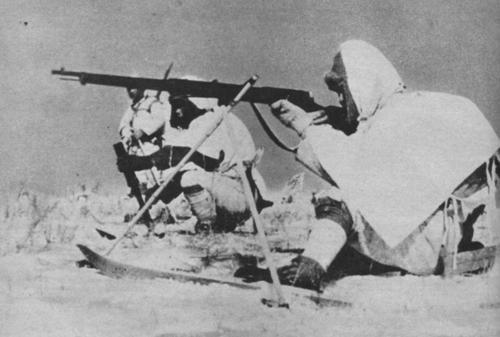 Лыжные войска японской армии во время учений на острове Сахалин у советской границы. 1944 г.