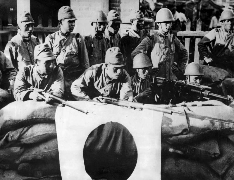 Японские солдаты в районе вокзала. Октябрь 1937 г.