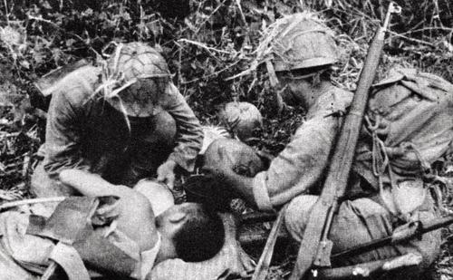 Раненый японский солдат. Филиппины, 1944 г. 