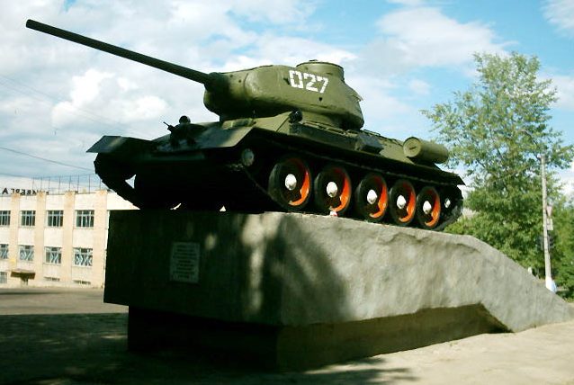 г. Дорогобуж. Памятник воинам-танкистам, установленный в 1967 году.