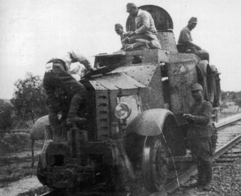 Бронированная машина Сумида на железнодорожном ходу во время битвы у озера Хасан. 1938 г.