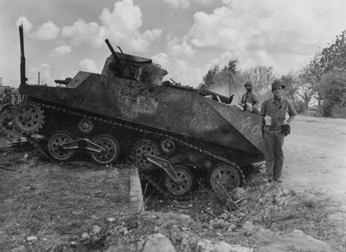 Уничтоженный танк японского флота Ка-Ми. Филиппины, 1944 г.