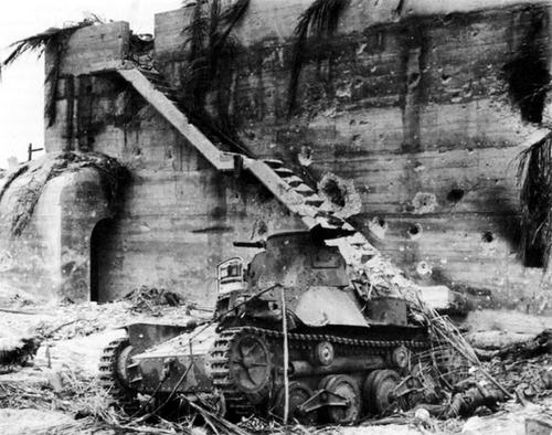 Уничтоженный танк Ha-Go после битвы за Тараву. 1944 г.