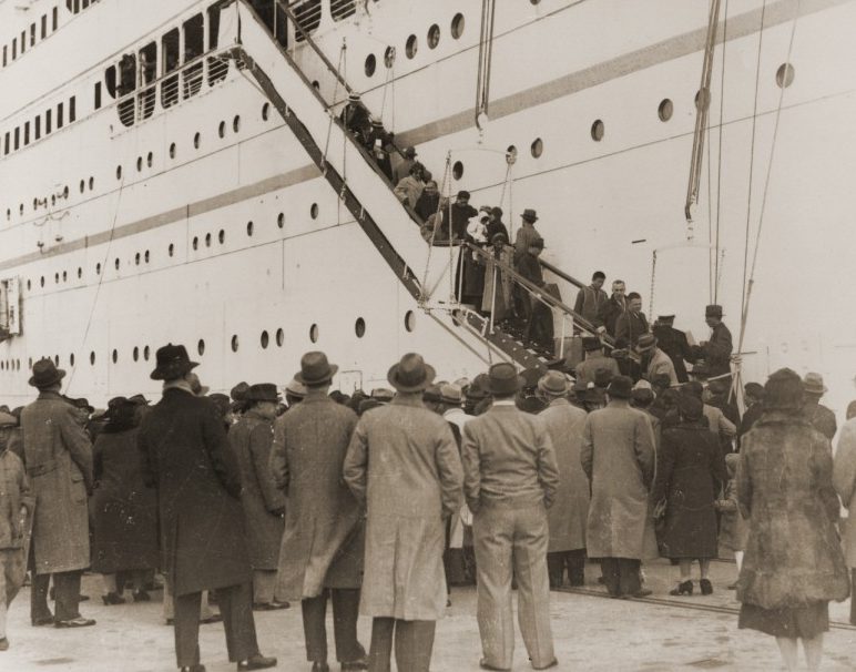 Австрийские беженцы-евреи прибывают в Шанхай. 14 декабря 1938 г. 