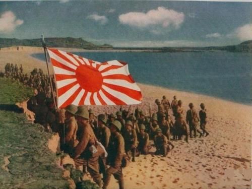 Японские войска высадились на берег в Голландской Ост-Индии. Март 1942 г. 