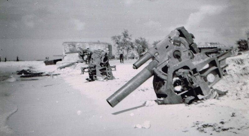 Японские орудия, захваченные на острове Сайпан. Июль 1944 г.
