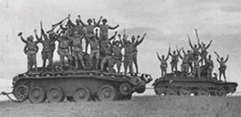 Японцы у захваченных на Халхин-Голе советских танков БТ. 1939 г. 