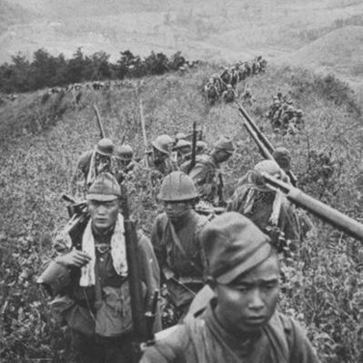 Солдаты японской армии на марше. Китай, 1944 г.