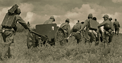 Смена позиции противотанкового орудия. Халхин-Гол, 1939 г.