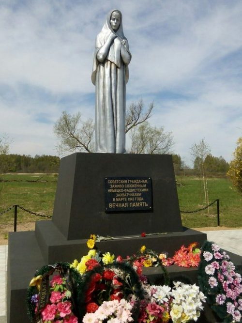 д. Драчево Гагаринского р-на. Братская могила мирных жителей, заживо сожженных фашистами 12 марта 1943 г.
