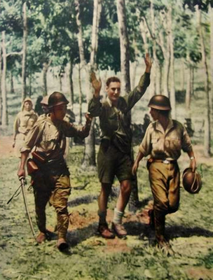 Британский солдат, захваченный в плен. Сингапур, 1942 г. 