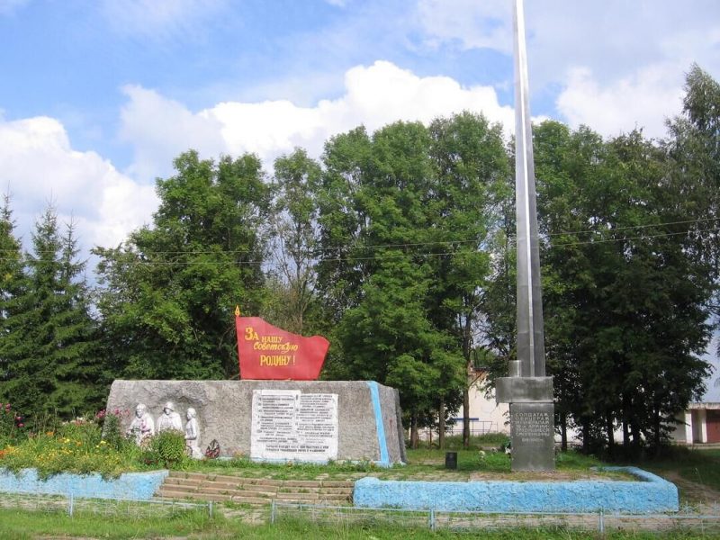 д. Троицкое Духовщинского р-на. Памятник воинам 39-й армии и 178-й Кулагинской стрелковой дивизии, освобождавшим район в 1943 года.
